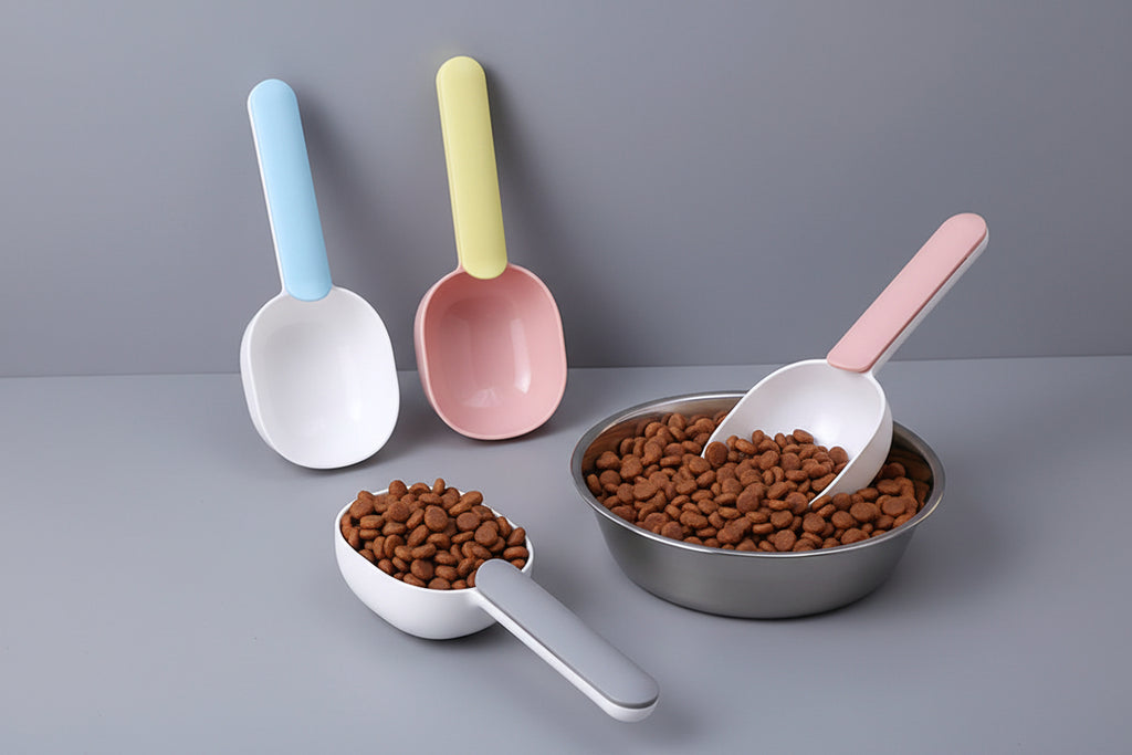 Pet Food Scoop with Bag Clip – Accurate Measuring & Fresh Food Storage